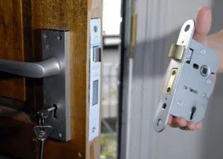 Aqua Locksmith Store Independence, MO 816-425-0478 - 6-Locks-Replace